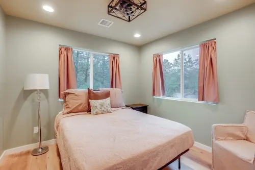 Cozy Woodland Retreat in the Pines, Near Prescott! - balcony
