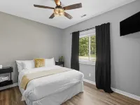 Tower Haus w/Private Hot Tub Hotels in Chesterton