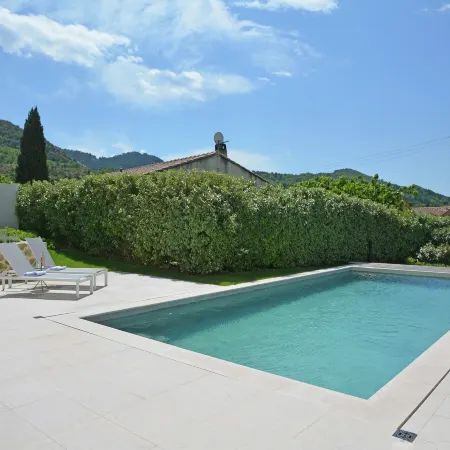 Villa in Malaucène with Heated Pool