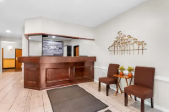 Super 8 by Wyndham Bloomington University Area Hotels in Monroe County