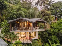 Luxurious, Modern Suite in the Rainforest with Ocean Views and 3 Resort Pools Hotels near Playa Biesanz