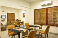 Hanu Reddy Residences Wallace Garden
