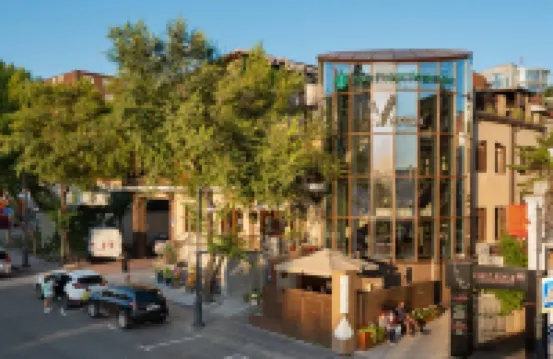 V hotel & Rooftop lounge (В отель) Отели в г. 