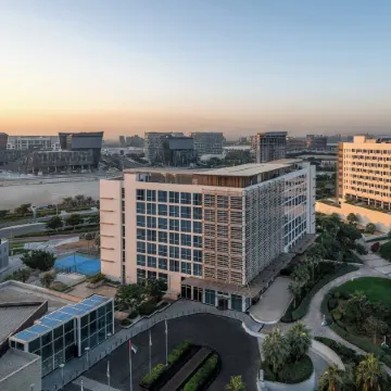 Yas Plaza Circuit by IHG Отели рядом с достопримечательностью «Пристань для яхт Яс»