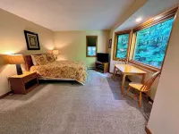 FC44 Renovated 3Bed/3Bath Forest Cottage - AC, Views, Yard, Fast Wifi. Walk to Skiing! - Wifi