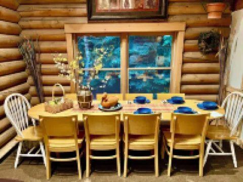 Private Forest Lodge Near Silverwood Theme Park - Sleeps 10