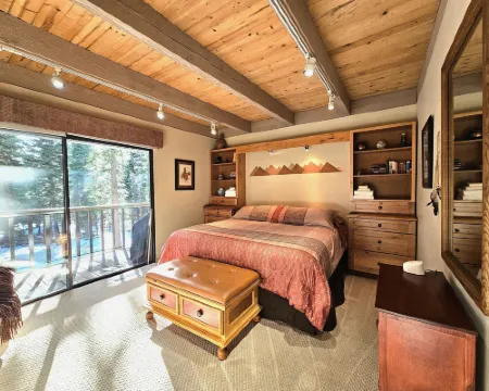 Cheyenne's Place 4 Bedroom Home by RedAwning Hotels in Kings Beach