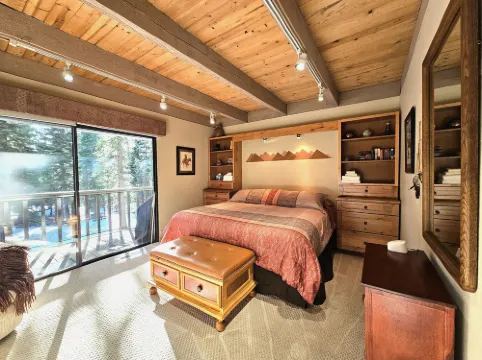 Cheyenne's Place 4 Bedroom Home by RedAwning Hotels in Kings Beach