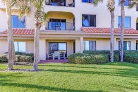 Dog-Friendly Condo Steps to Beach Wth Pool, AC & Elevator - Condos