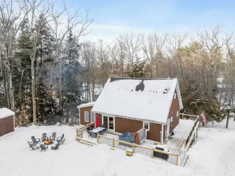White Cap Cabin, Dog Friendly Chalet Including a Game Room, Hot Tub, Fireplace