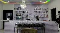 247 Luxury Hotel & Apartment Ajah - bar