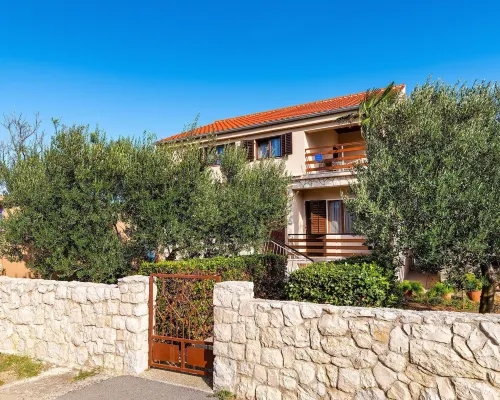 Apartment Šime Hotels in Nin