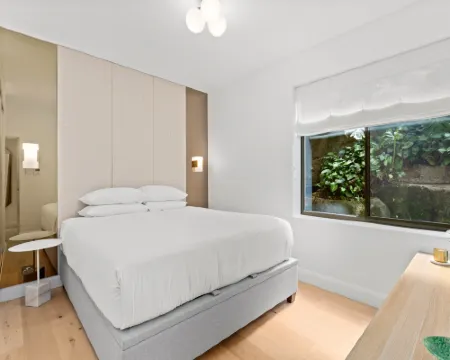 Boutique 2-Bed with Stunning Sydney Harbour Views Hotels in Kirribilli