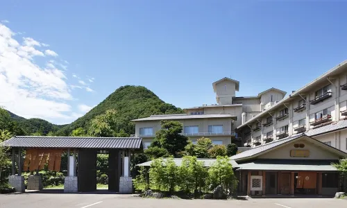 岩室温泉 自家源泉の宿 富士屋