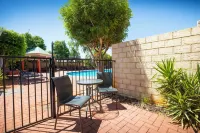 Country Comfort Perth - piscine