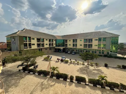 Monarchs Luxury Palace Hotel Hotels in 