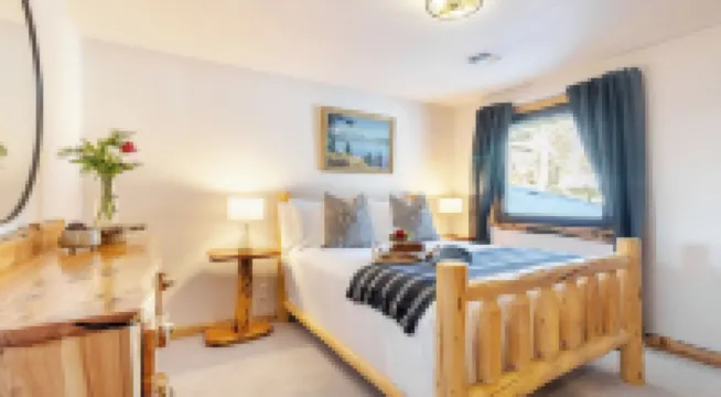 Base Camp by AvantStay Magical Cabin w Sauna Hot Tub Close to Snow Golf