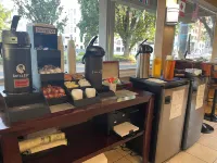 尤金市中心校園套房酒店 - 早餐