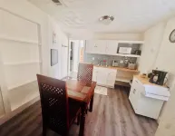 Quiet one bedroom apartment