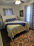 IDA'S COTTAGE...Close to caves and lakes.Beautiful decor...Simply the best!