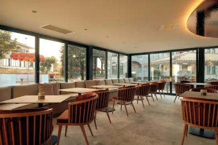 Zeus Eleva Kassandra Lagoon