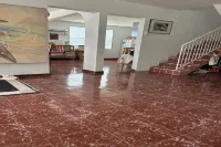 Best Location, Caribbean views, Off street parking, walk everywhere.