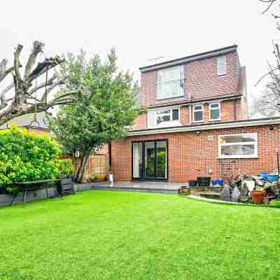 Windsor 5-bed House - Stroll to Castle - Sleeps 13 Hotel Exterior