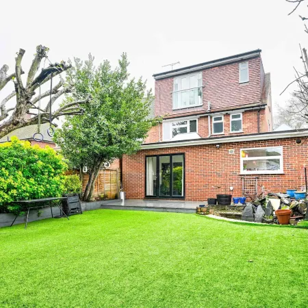 Windsor 5-bed House - Stroll to Castle - Sleeps 13