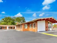 OYO Palm Leaf Motel Hotels in Ashland