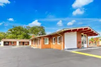OYO Palm Leaf Motel