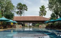 Villa Bukit Pinus - Uima-altaat