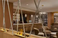 DoubleTree by Hilton Pointe Claire Montreal Airport West - bar