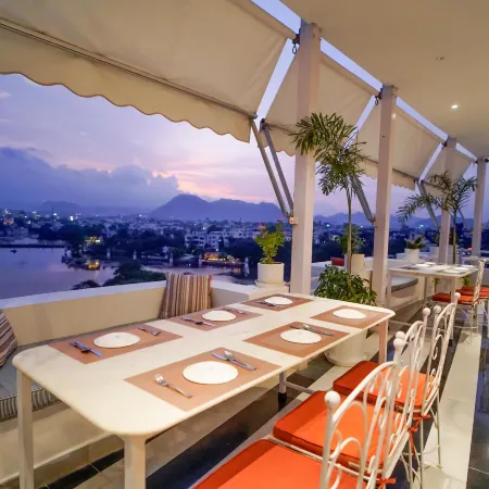 Grandrosse Boutique - Pichola Lake Facing Hotel
