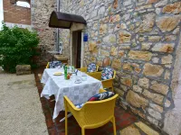 Lovely ground-floor flat with shared pool in Tar 타르 호텔
