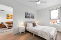Freya & Frew - Balcony Apartment Near Central Market - 2 stelle