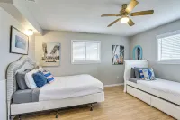 Walk to Gulf: Surfside Beach Home w/ Deck - Wifi