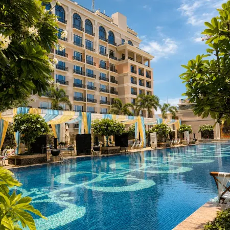 The Leela Palace Chennai Отели рядом с достопримечательностью «Храм Рамакришна Мутт»
