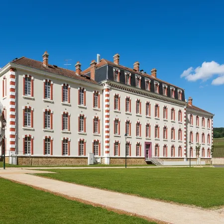 Elegant Vineyard Stay for Three