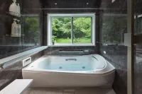 Hale Makawao Hotels in 