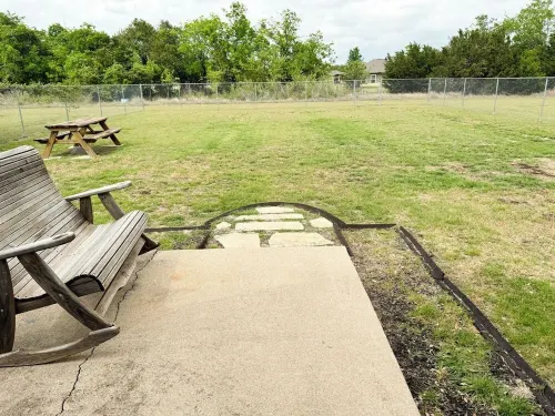 Blue Haven at Salado Plaza. Family Friendly Townhome w/ Fenced Back Yard!