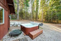 Group Escape w/ Hot Tub, 18 Mi to Bavarian Village - Homestays