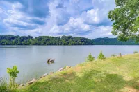 Private Beach! Home w/ 2 Guest Cabins in Hiwassee - 3-Star