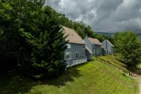 Clyde's Cabin 4 Bedroom Home - 3-Star