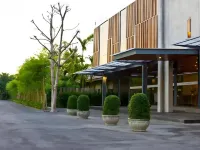 The Park Hotel - Airport Shuttle