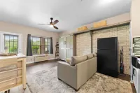 Rooster's Getaway and Studio Stay - Apartments