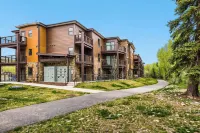 Modern Mountain Living 2br/2ba, New Listing - 3-Star