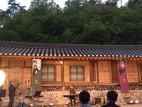 Gwiae Traditional House - parking
