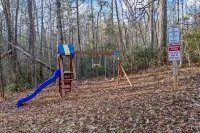 Cozy Cabin in Mountains Firepit Views Games - 3-Star