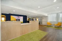 Spark by Hilton Rochester University Area - Pools