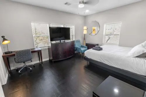2BR Loft Near TSU + Med Center | In-Unit Laundry | Third Ward Houston 3 - 2 星級